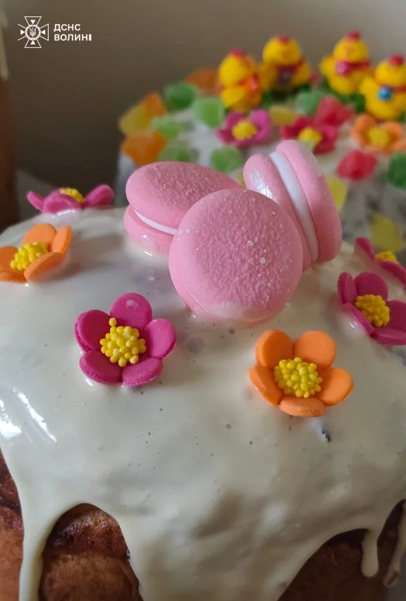 Волинські ДСНСники похвалилися своїми пасочками. ФОТО 6