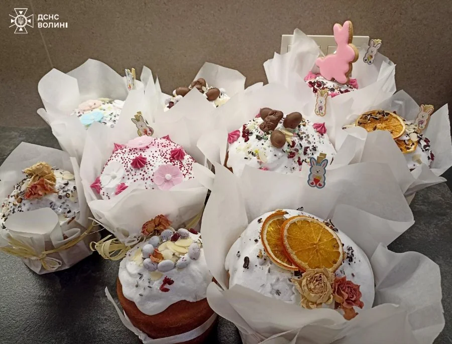 Волинські ДСНСники похвалилися своїми пасочками. ФОТО 3