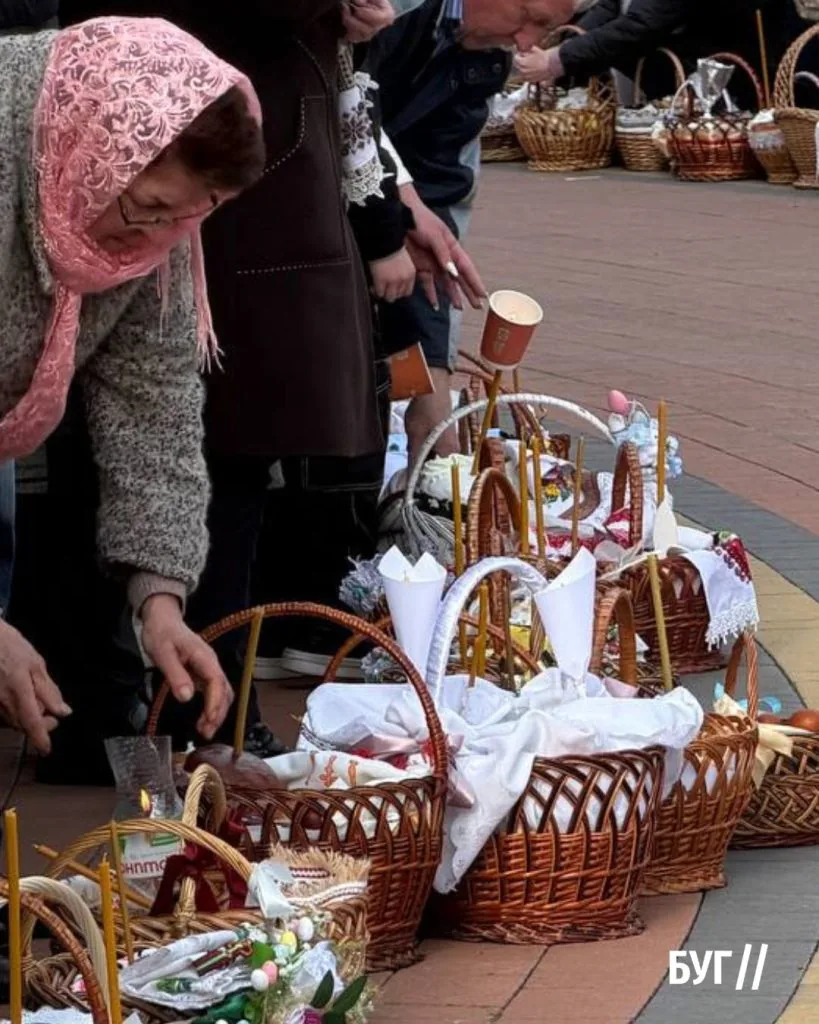 У храмах Володимира та Нововолинська відбувається освячення пасок 6
