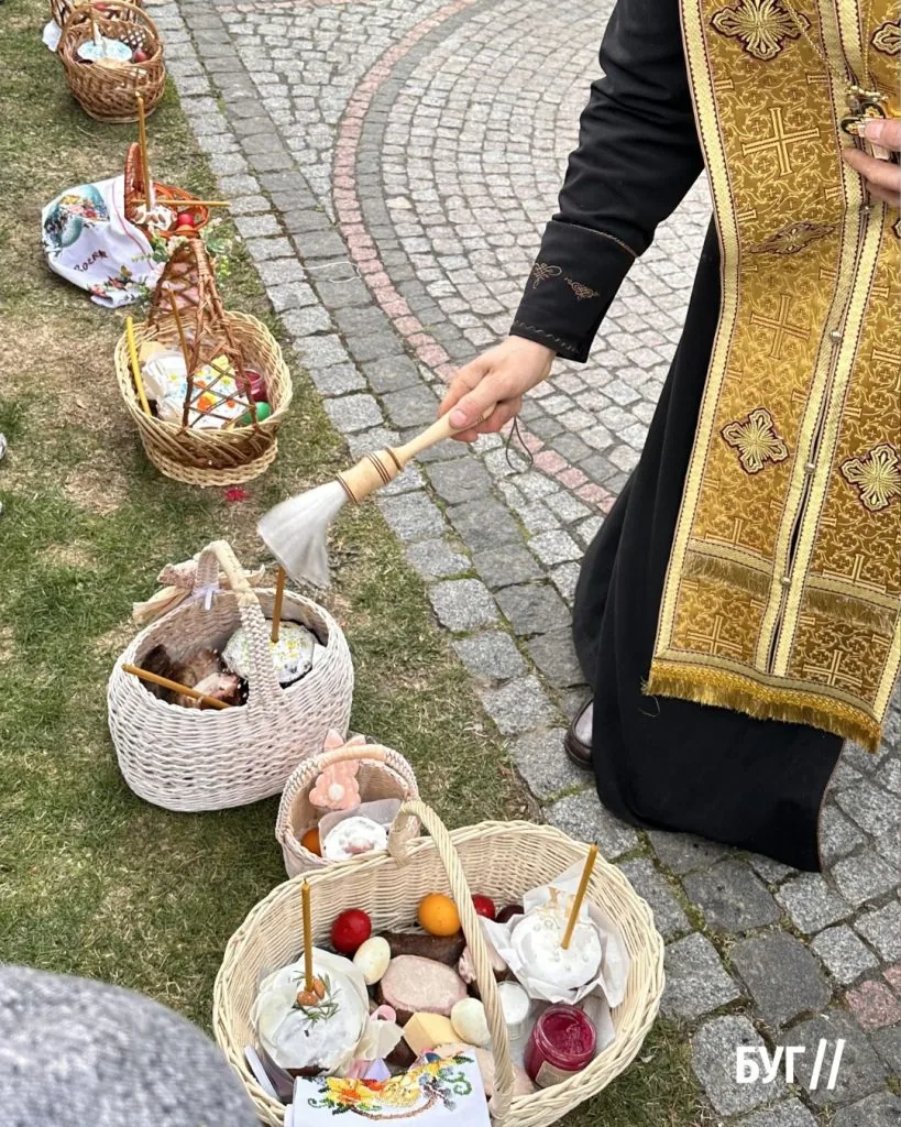 У храмах Володимира та Нововолинська відбувається освячення пасок 16