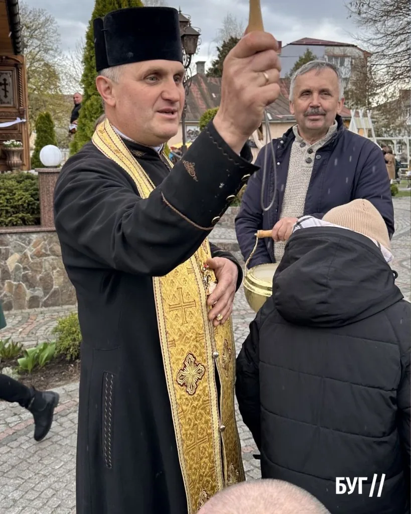 У храмах Володимира та Нововолинська відбувається освячення пасок 17