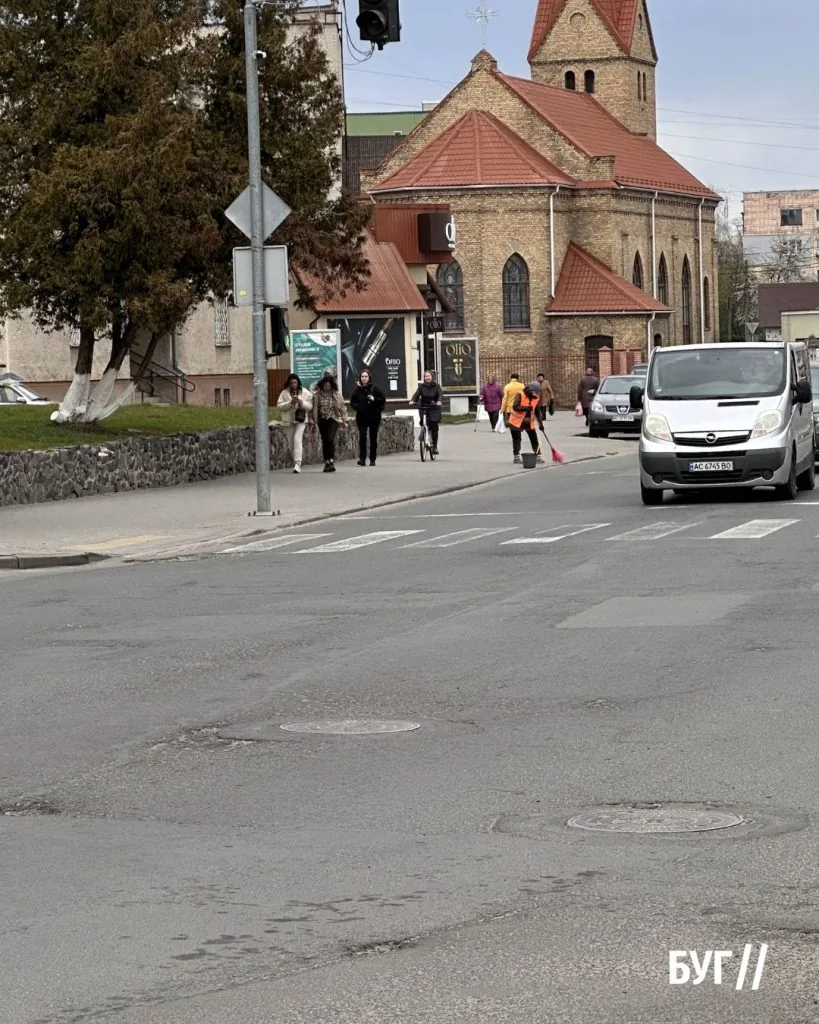 Місто буденне: Володимир після Великодніх свят повертається до звичного ритму 9