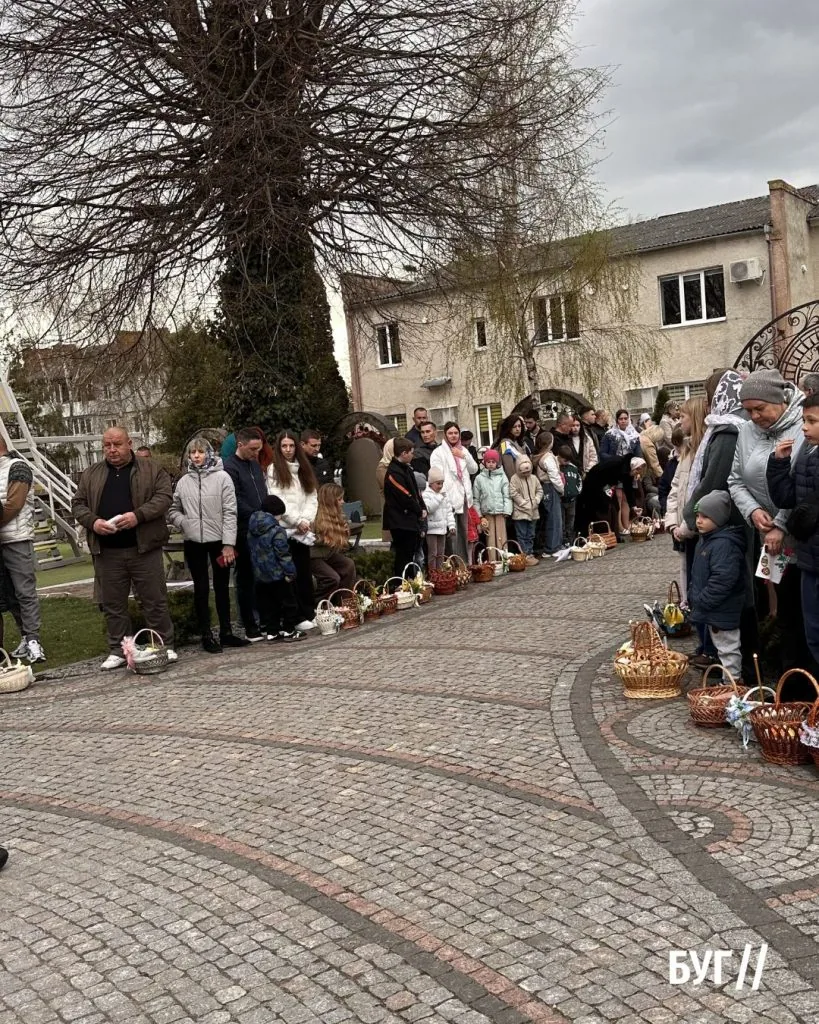 У храмах Володимира та Нововолинська відбувається освячення пасок 13