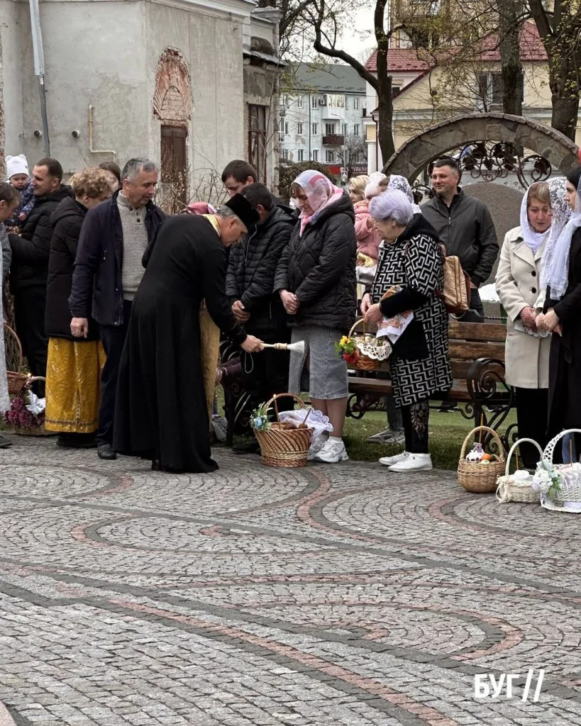 У храмах Володимира та Нововолинська відбувається освячення пасок 12