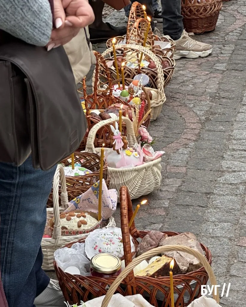 У храмах Володимира та Нововолинська відбувається освячення пасок 11