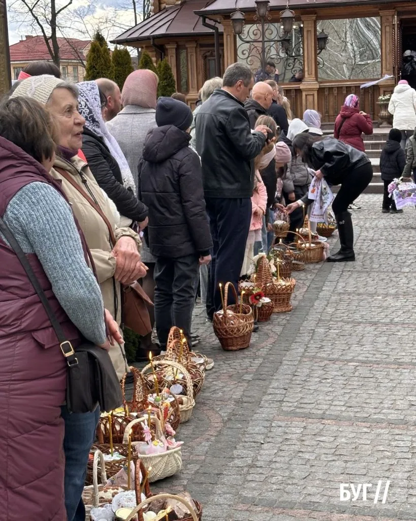 У храмах Володимира та Нововолинська відбувається освячення пасок 10