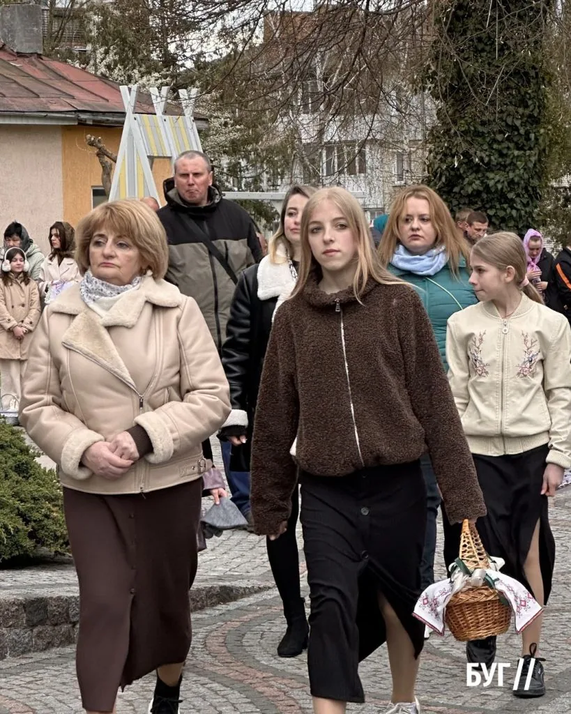 У храмах Володимира та Нововолинська відбувається освячення пасок 8