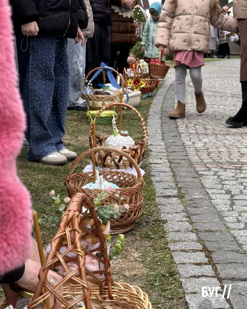 У храмах Володимира та Нововолинська відбувається освячення пасок 7