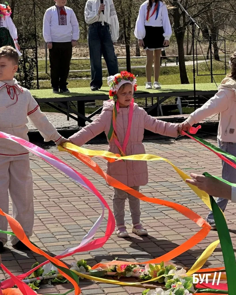 У Володимирі відбулися великодні святкові заходи – Гаївки у парку Словʼянському 28