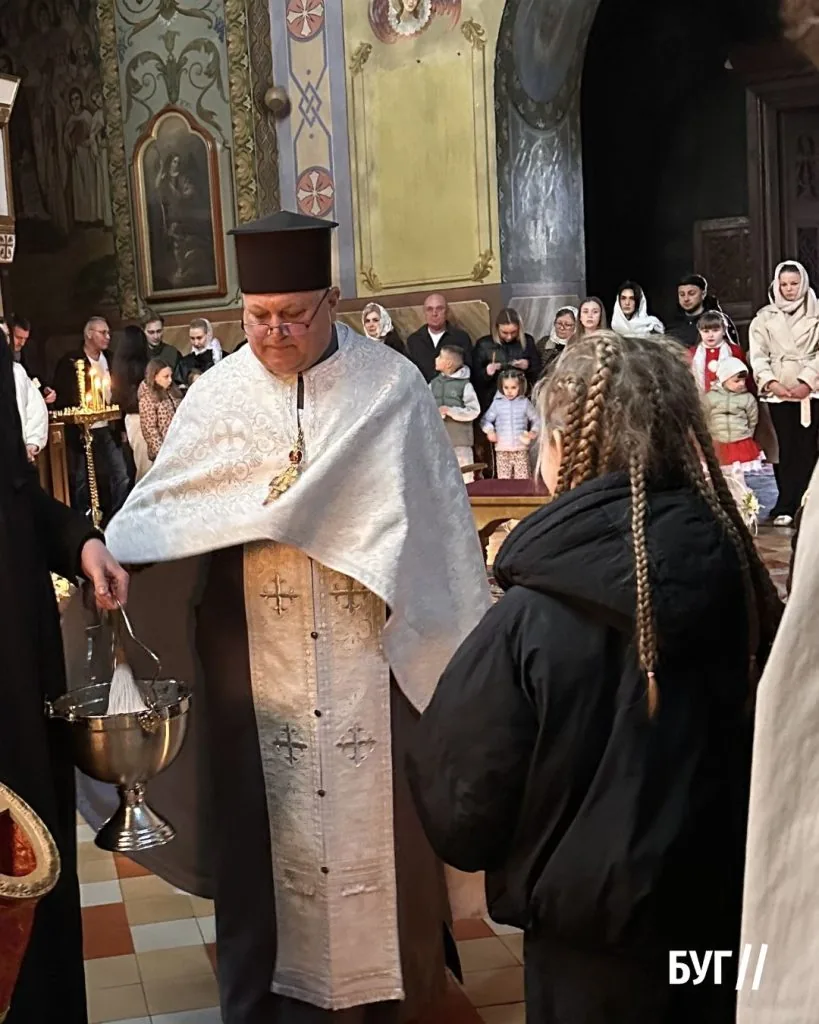 У храмах Володимира та Нововолинська відбувається освячення пасок 21