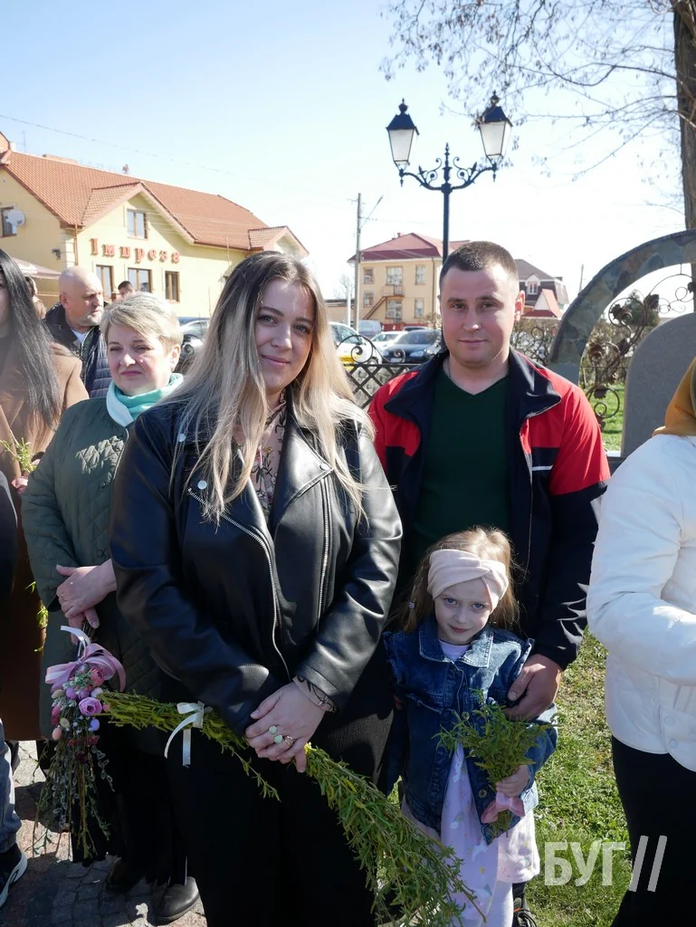 «Не я б'ю, верба б'є»: у храмі Віри, Надії, Любові та матері Софії освятили вербу 3