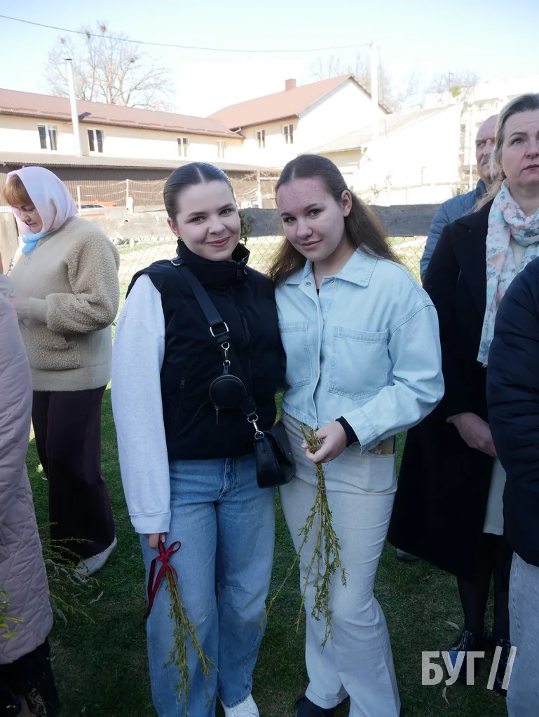 «Не я б'ю, верба б'є»: у храмі Віри, Надії, Любові та матері Софії освятили вербу 4