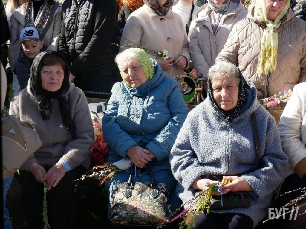 «Не я б'ю, верба б'є»: у храмі Віри, Надії, Любові та матері Софії освятили вербу 6