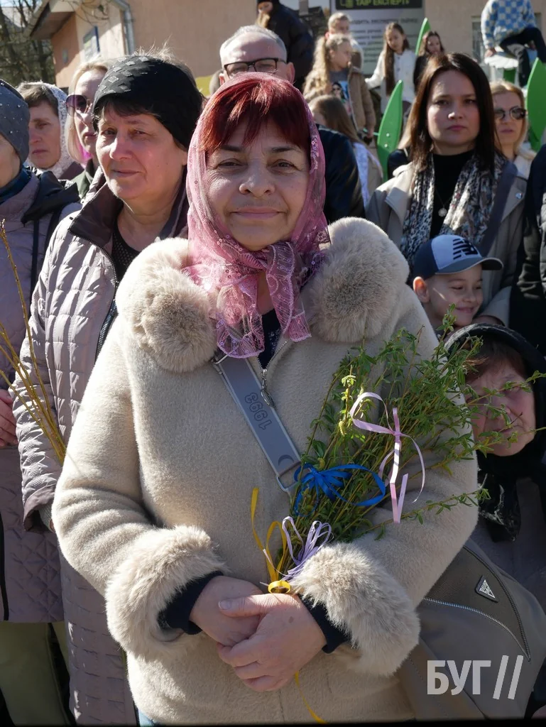 «Не я б'ю, верба б'є»: у храмі Віри, Надії, Любові та матері Софії освятили вербу 10