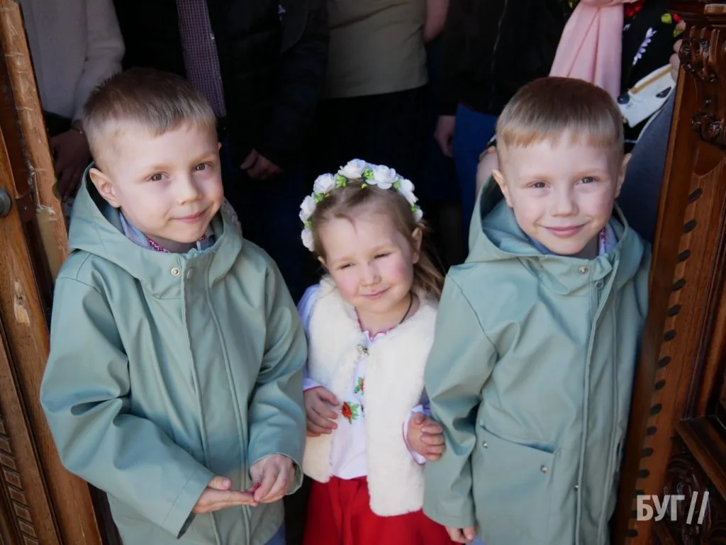 «Не я б'ю, верба б'є»: у храмі Віри, Надії, Любові та матері Софії освятили вербу 11