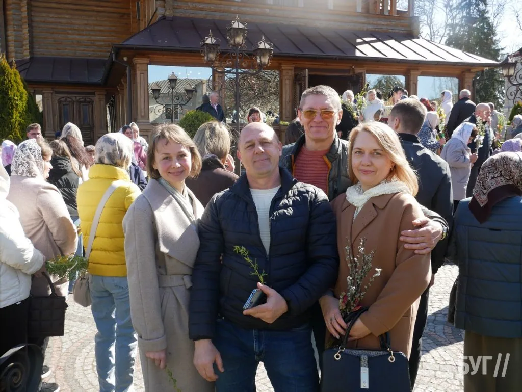 «Не я б'ю, верба б'є»: у храмі Віри, Надії, Любові та матері Софії освятили вербу 22