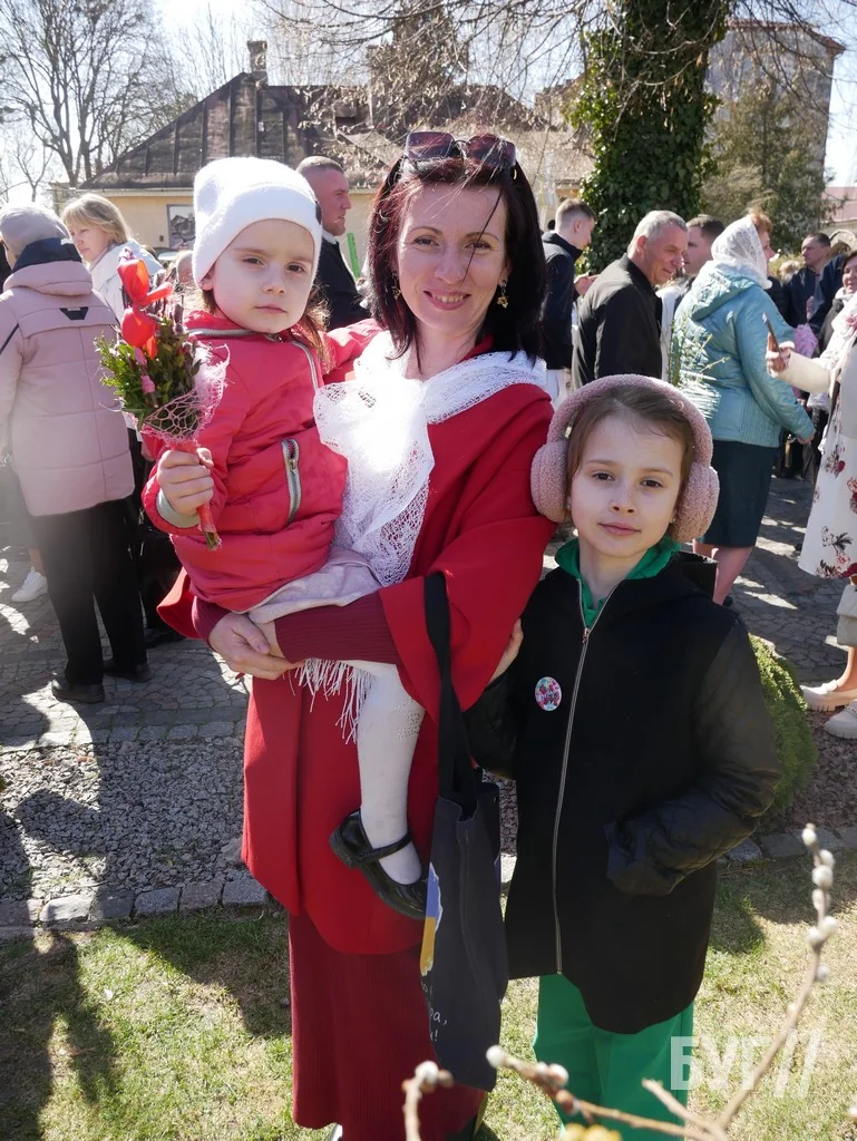 «Не я б'ю, верба б'є»: у храмі Віри, Надії, Любові та матері Софії освятили вербу 24