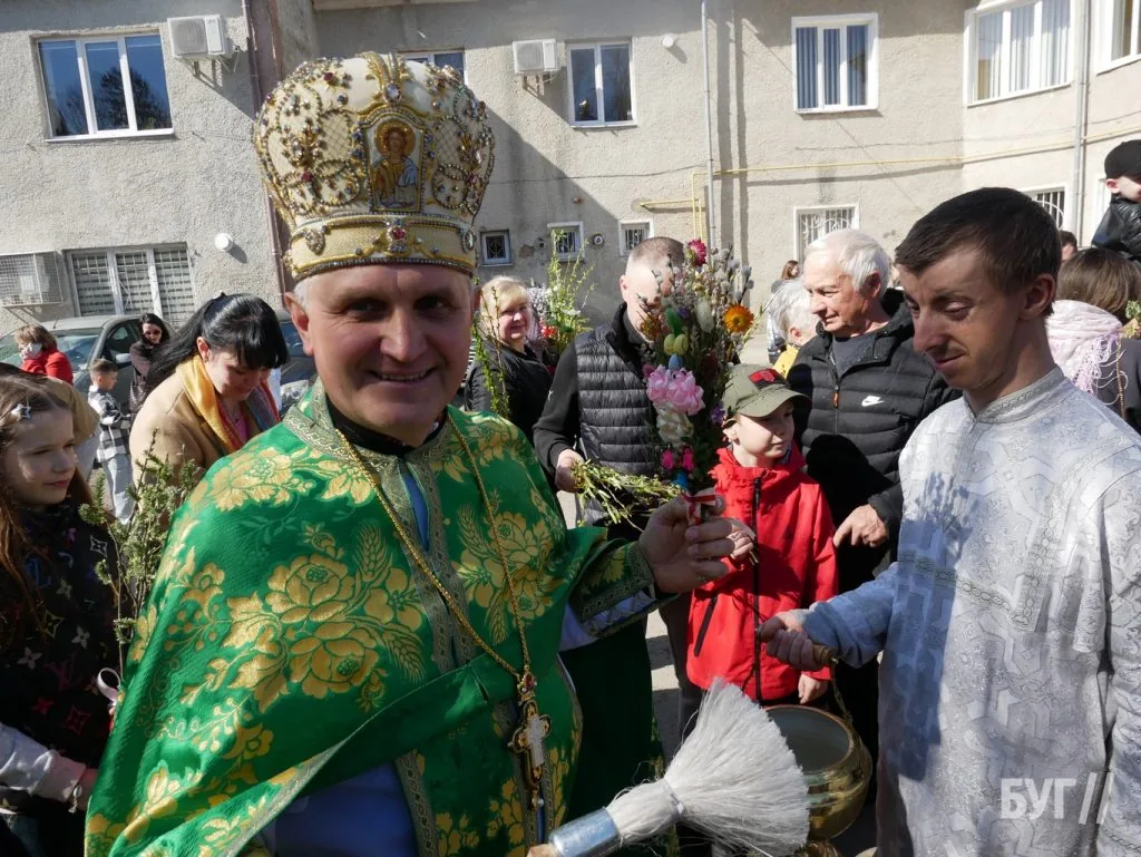 «Не я б'ю, верба б'є»: у храмі Віри, Надії, Любові та матері Софії освятили вербу 26