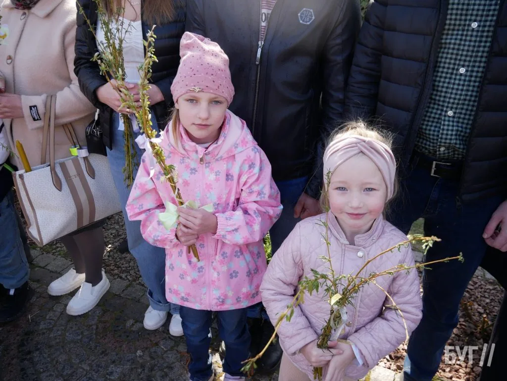«Не я б'ю, верба б'є»: у храмі Віри, Надії, Любові та матері Софії освятили вербу 28