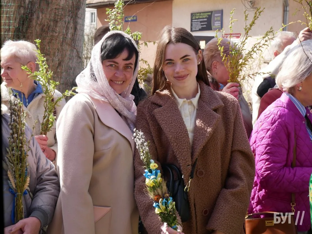 «Не я б'ю, верба б'є»: у храмі Віри, Надії, Любові та матері Софії освятили вербу 33