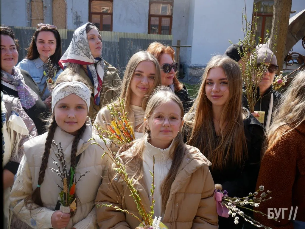 «Не я б'ю, верба б'є»: у храмі Віри, Надії, Любові та матері Софії освятили вербу 34