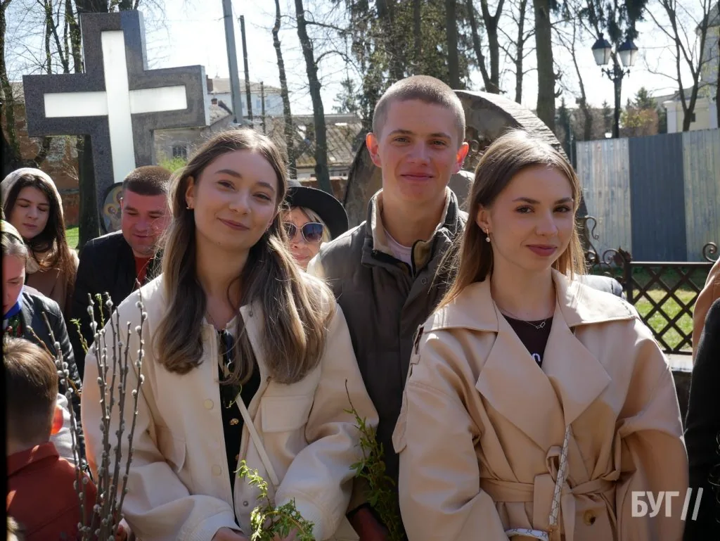 «Не я б'ю, верба б'є»: у храмі Віри, Надії, Любові та матері Софії освятили вербу 36