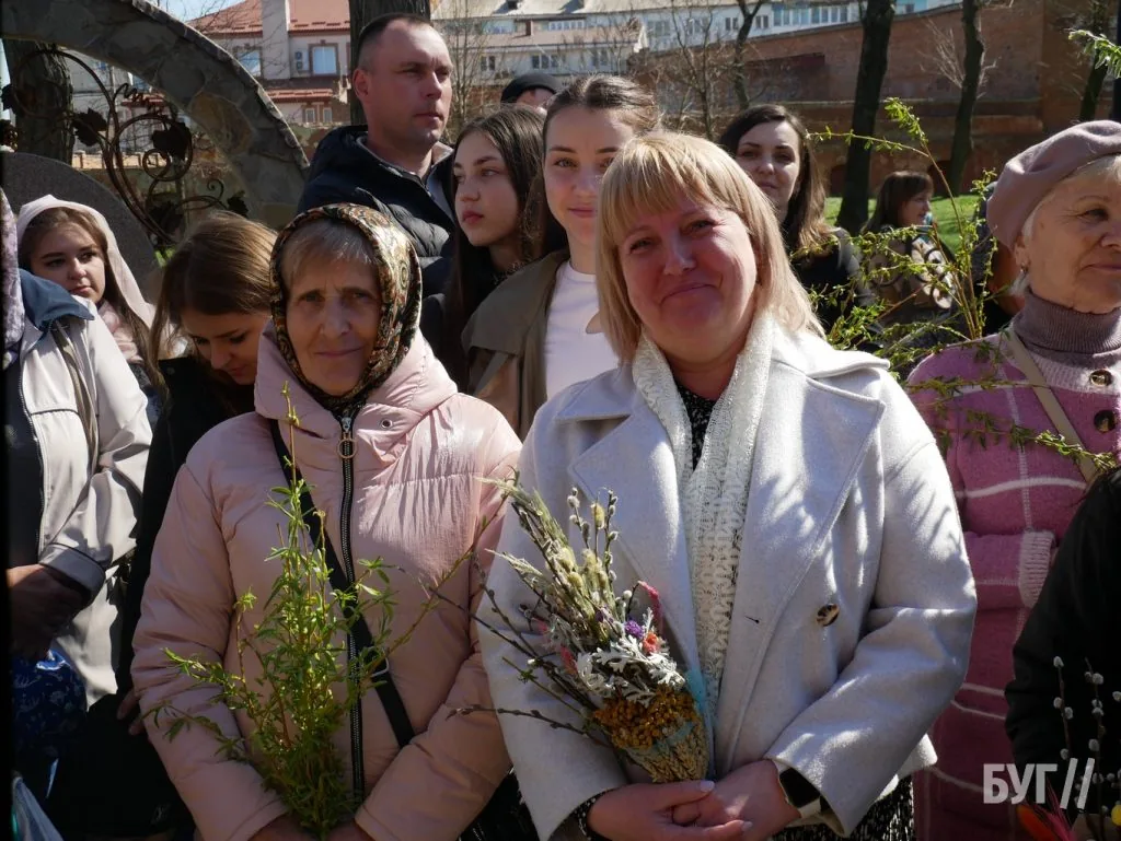 «Не я б'ю, верба б'є»: у храмі Віри, Надії, Любові та матері Софії освятили вербу 38