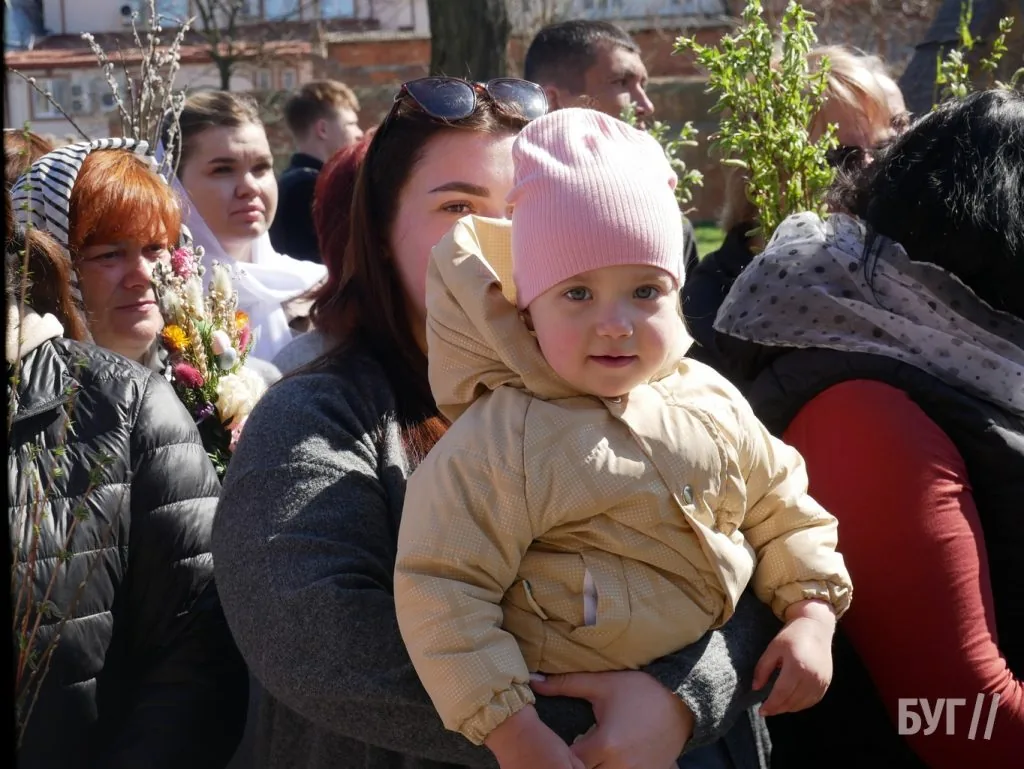«Не я б'ю, верба б'є»: у храмі Віри, Надії, Любові та матері Софії освятили вербу 39