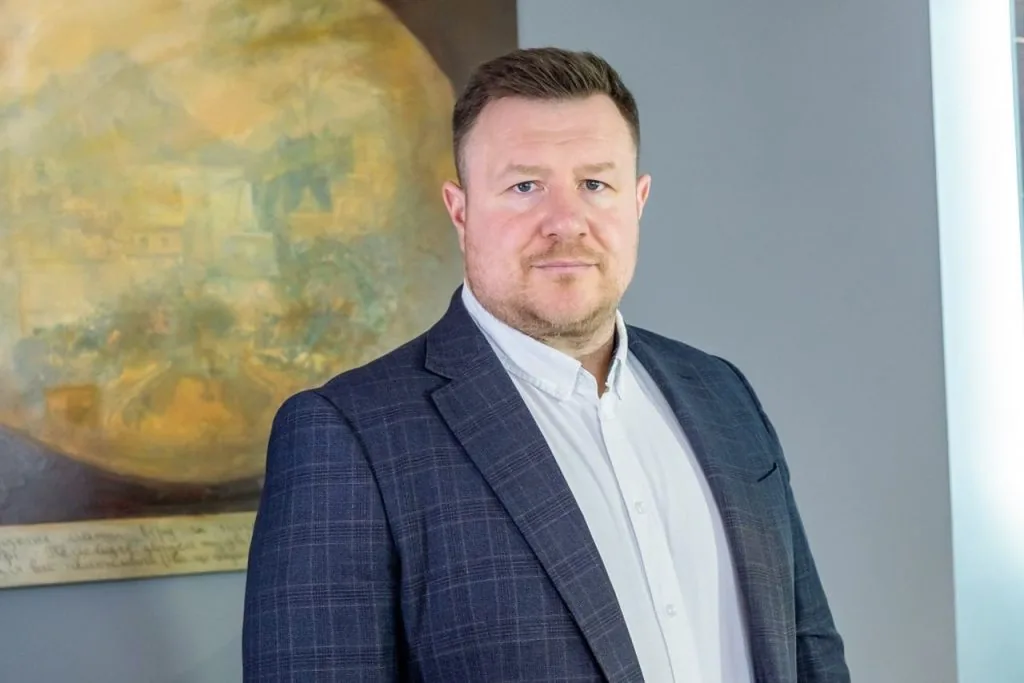 Квартири, автівки і заощадження: що задекларували голови громад