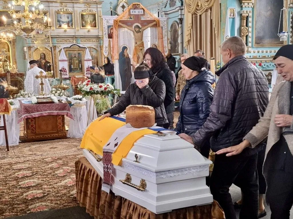 Литовезька громада попрощалася з полеглим Героєм Петром Олендром 2