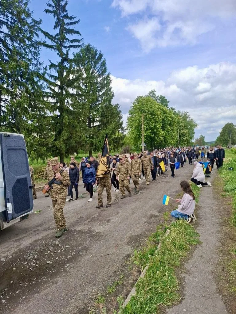 Литовезька громада попрощалася з полеглим Героєм Петром Олендром 3