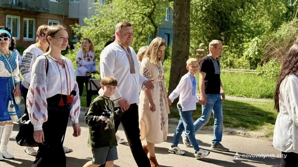 У Нововолинську відбулися благодійні заходи до Дня сімʼї та Дня вишиванки 3