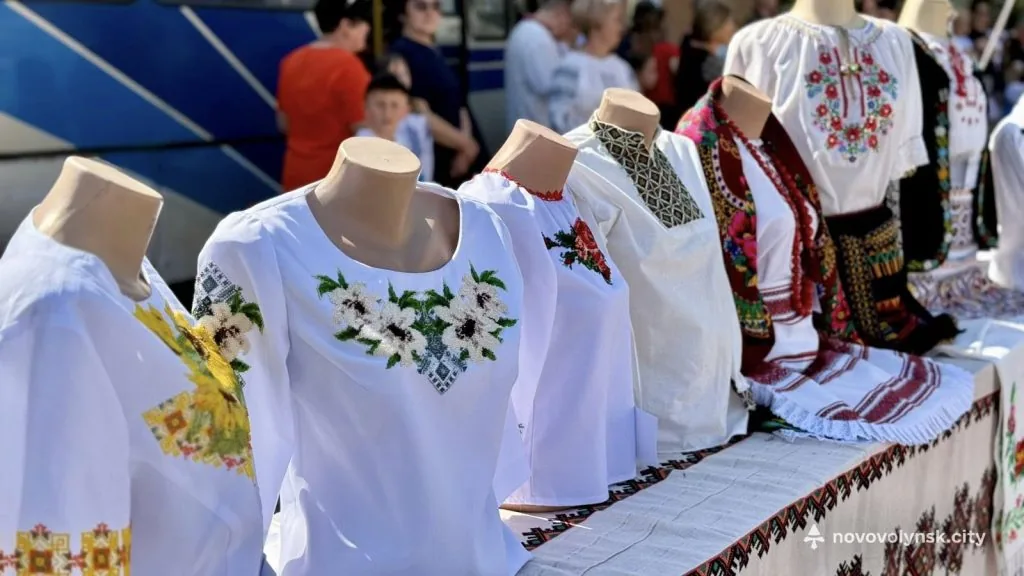 У Нововолинську відбулися благодійні заходи до Дня сімʼї та Дня вишиванки 5