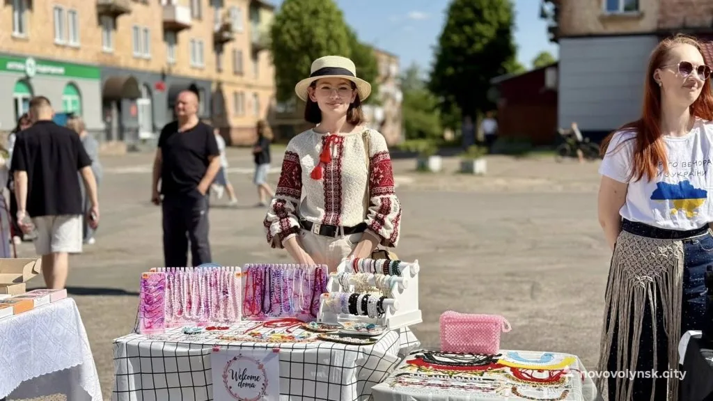 У Нововолинську відбулися благодійні заходи до Дня сімʼї та Дня вишиванки 8
