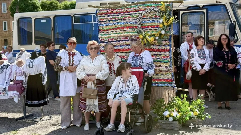 У Нововолинську відбулися благодійні заходи до Дня сімʼї та Дня вишиванки 9