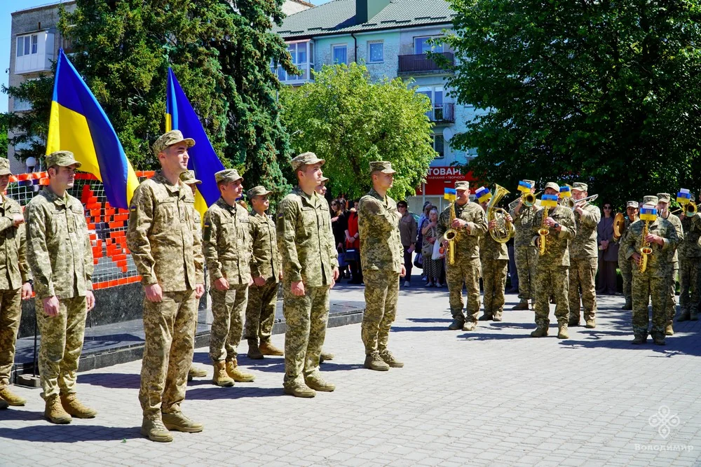 12-ті роковини трагедії під Волновахою: у Володимирі вшанували полеглих Захисників та оновили стелу Героїв 3