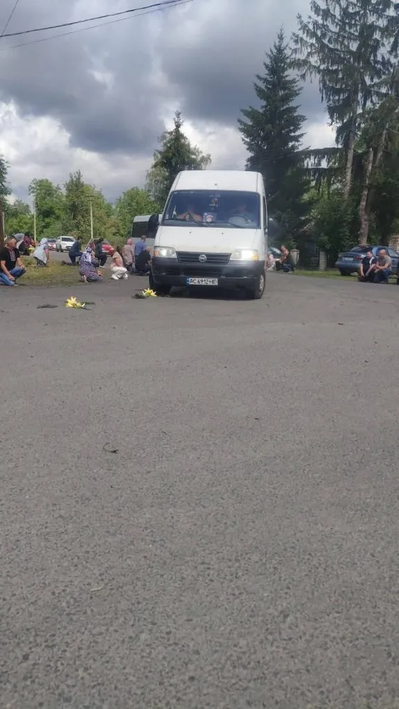 В Оваднівській громаді попрощалися із полеглим Захисником Олександром Ракоєдовим 4
