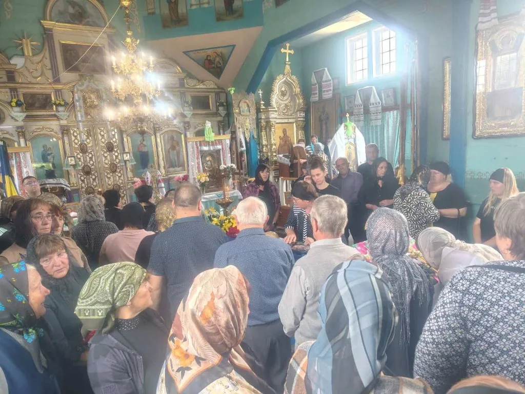 В Оваднівській громаді попрощалися із полеглим Захисником Олександром Ракоєдовим 7
