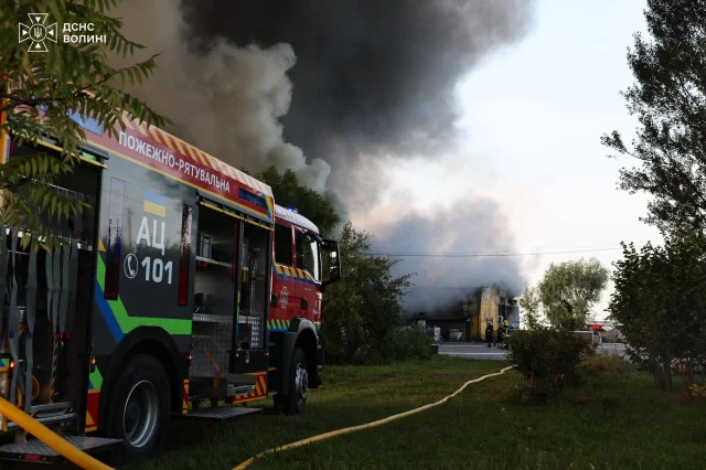 У селі під Луцьком горів склад з каучуком і мазутом 1