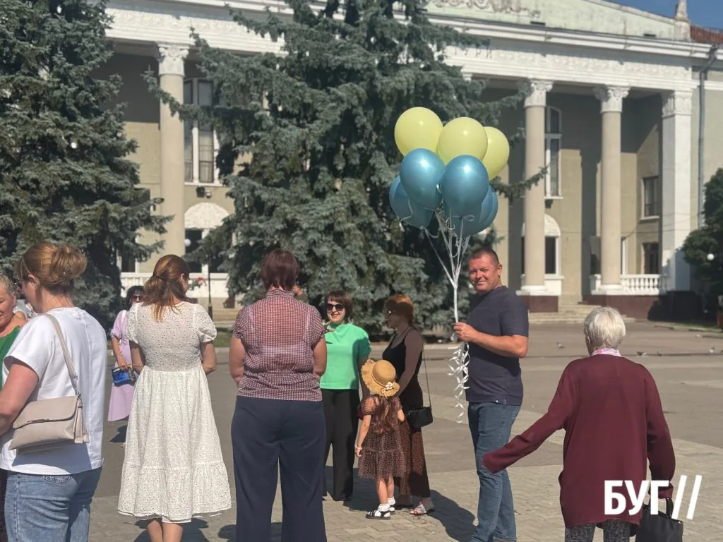 У Нововолинську зустріли Захисника Володимира Фаброго, який повернувся з російського полону після 1501 дня неволі 1