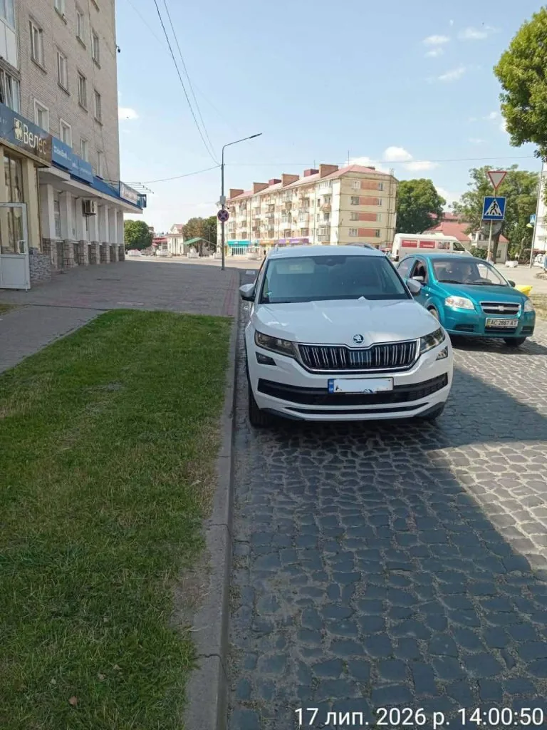 За тиждень у Володимирі виявили низку порушень ПДР та недоліків у благоустрої міста 2