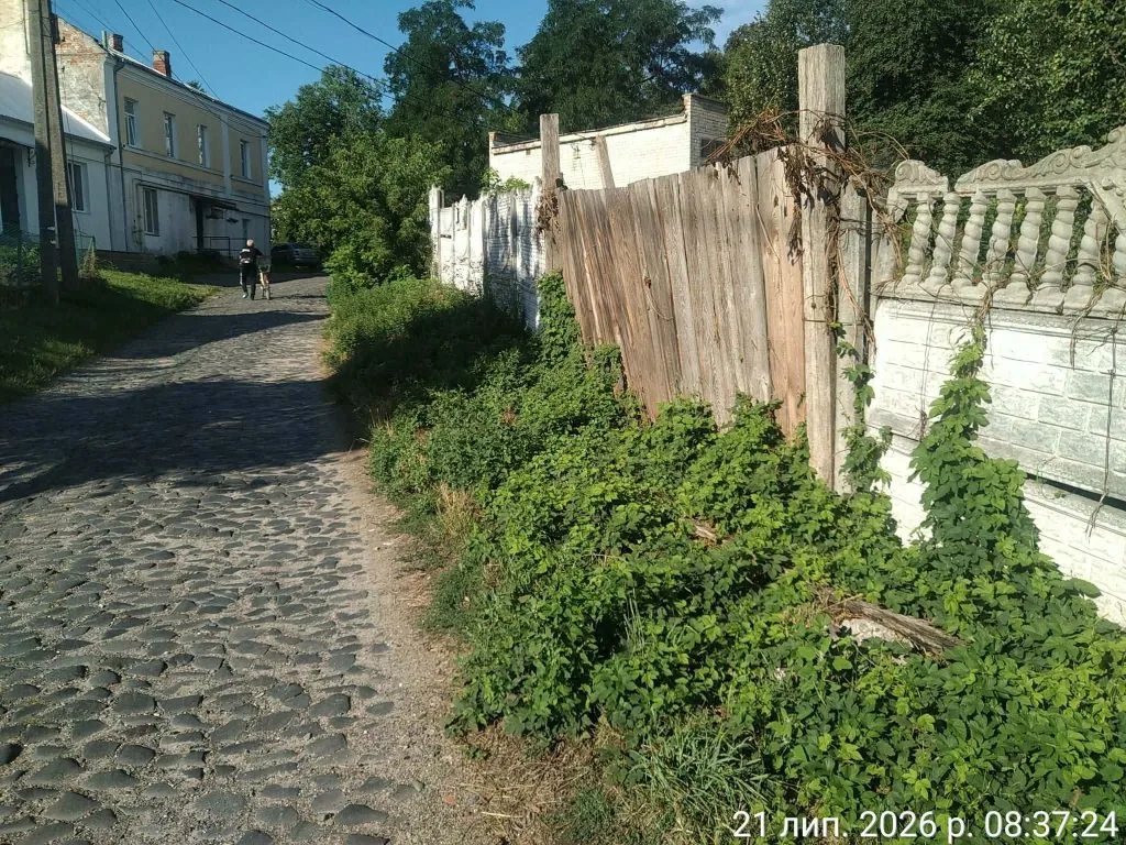 За тиждень у Володимирі виявили низку порушень ПДР та недоліків у благоустрої міста 12