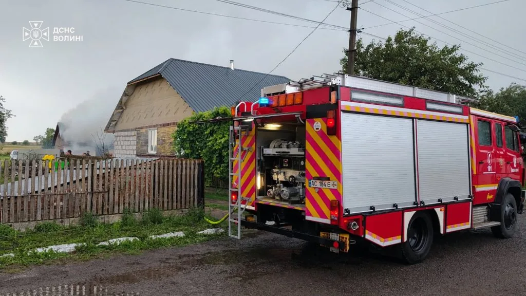 Блискавка влучила у господарську споруду у Павлівській громаді 2