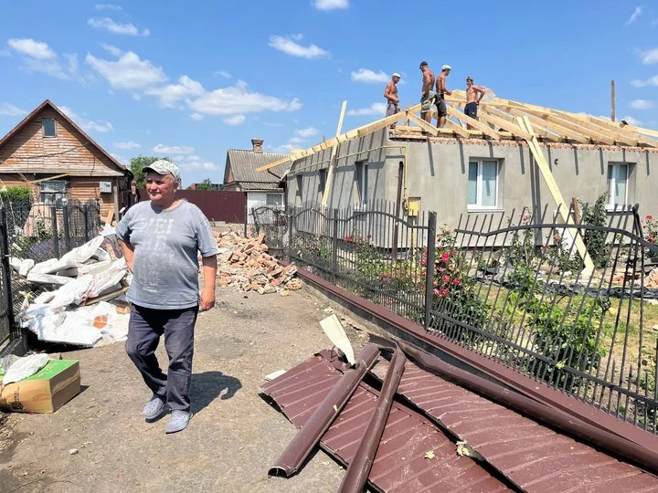 «Бачили, як дах летить в поле»: в громаді Луцького району буревій пошкодив понад 30 будинків 3