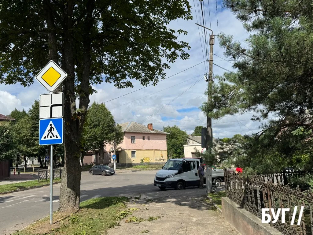 У Нововолинську виправили дорожні знаки на спірному перехресті 1