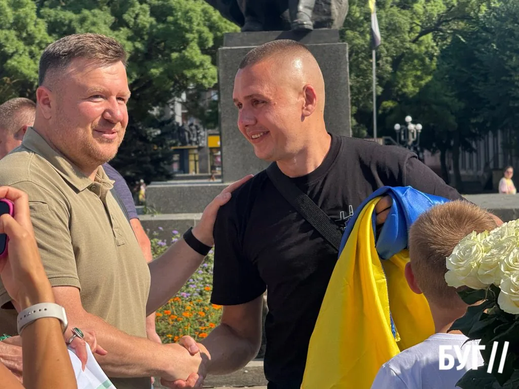 У Нововолинську зустріли Захисника Володимира Фаброго, який повернувся з російського полону після 1501 дня неволі 8