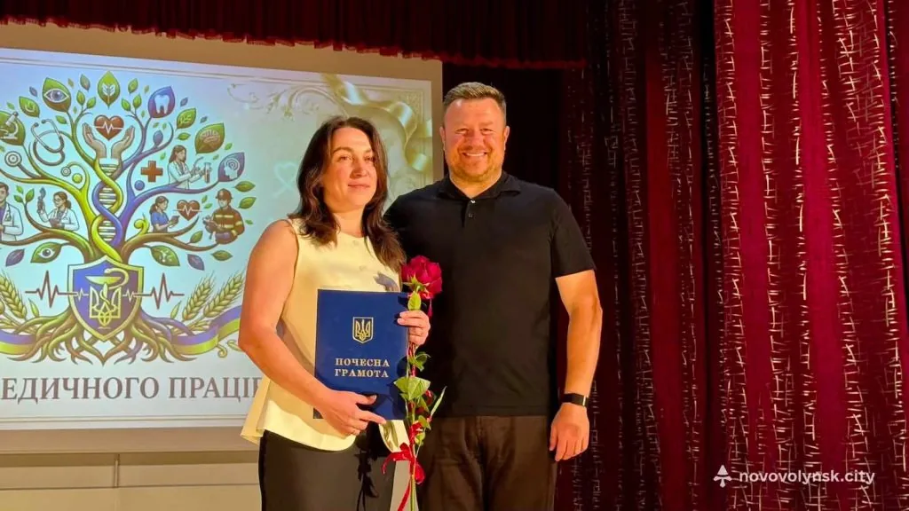 У Нововолинську привітали та нагородили медичних працівників громади 56