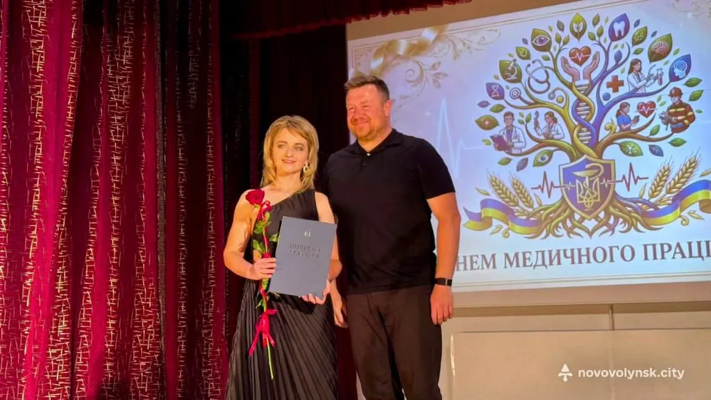 У Нововолинську привітали та нагородили медичних працівників громади 60