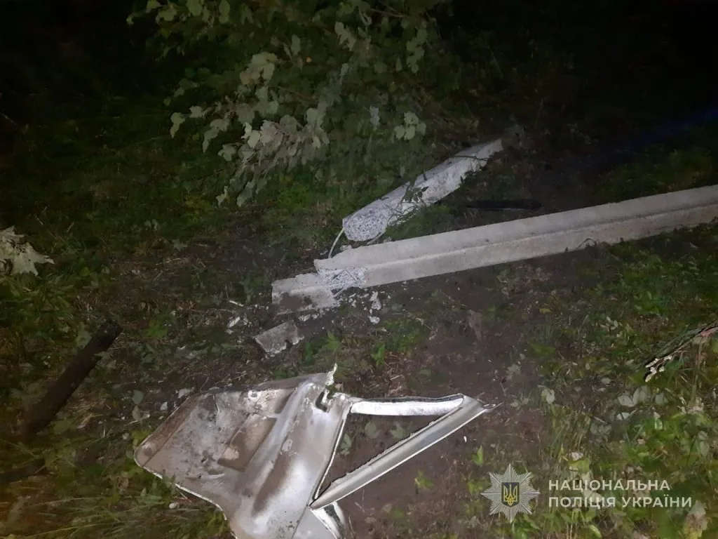 Врізався в стовп: на Волині загинув водій Peugeot 1