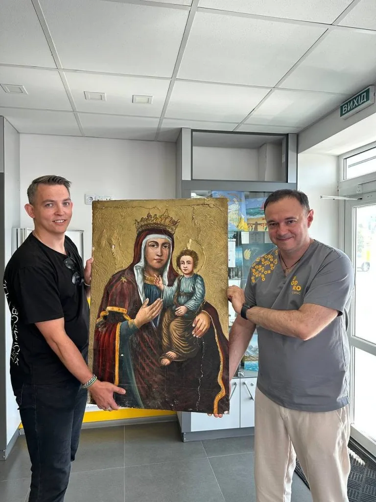 У Нововолинській громаді під час дослідження ікони Богородиці виявили приховане старіше зображення 4